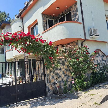 Апартамент За Гости "Момчил" Sofia Luaran gambar